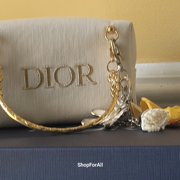 - ❤️Host pick 💥💥Dior New💥💥 - Picture 8 of 16